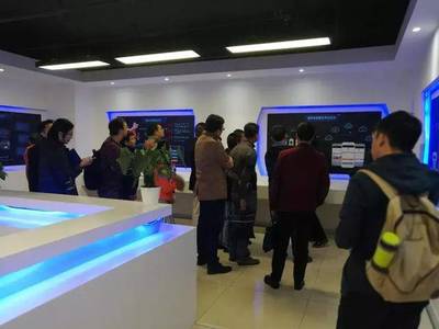 熱烈歡迎南寧市電子科技大學(xué)組織黨政企業(yè)代表蒞臨清渟科技參觀交流